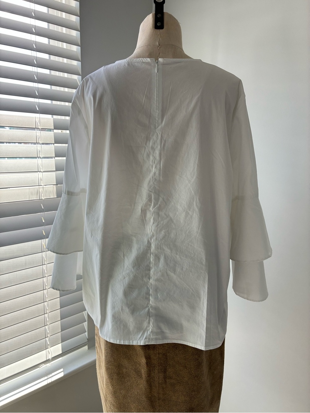 J. McLaughlin Women's White Ruffled Tiered Sleeve Blouse - Picture 5 of 12